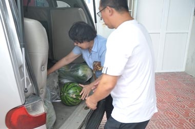 炎炎夏日送清涼，絲絲關(guān)懷暖人心——集團(tuán)工會開展“夏季送清涼活動”