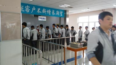 甲方員工排隊(duì)購(gòu)買韓國(guó)美食 甲方員工排隊(duì)購(gòu)買韓國(guó)美食