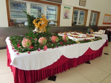 解放軍總參謀部某研究所餐廳的精心雕刻及大蛋糕 解放軍總參謀部某研究所餐廳的精心雕刻及大蛋糕