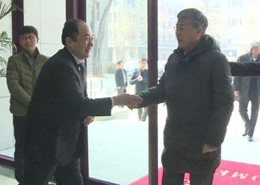 郭樹(shù)清省長(zhǎng)與薦世新董事長(zhǎng)握手 郭樹(shù)清省長(zhǎng)與薦世新董事長(zhǎng)握手