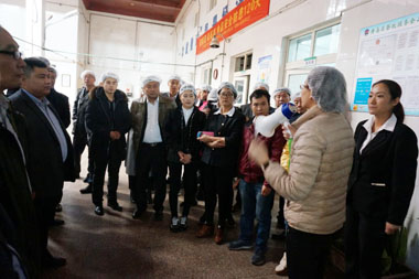  學(xué)員參觀青島開(kāi)發(fā)區(qū)海爾園快餐廠