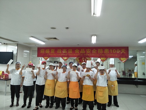 海爾洲際員工展示客戶發(fā)的表?yè)P(yáng)信 海爾洲際員工展示客戶發(fā)的表?yè)P(yáng)信