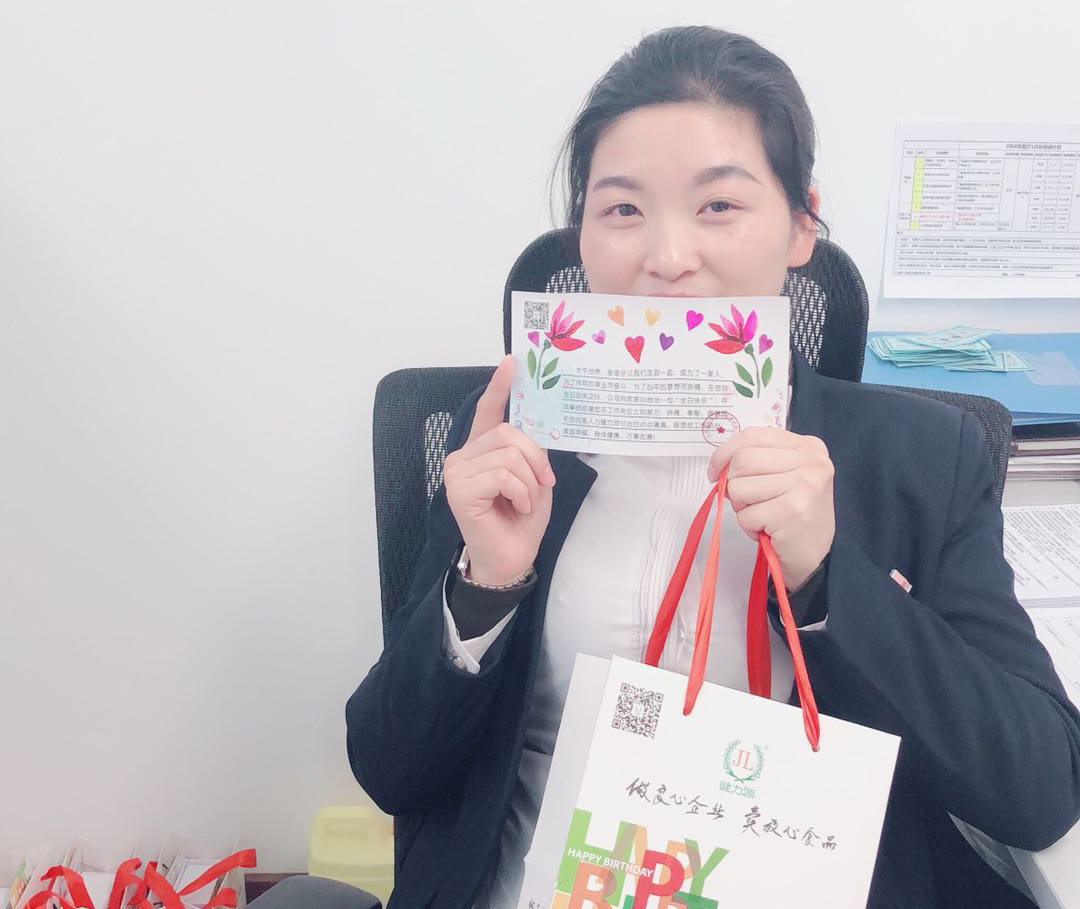 一份祝福，一份溫暖 ——集團(tuán)工會開展員工生日禮品發(fā)放活動(dòng)