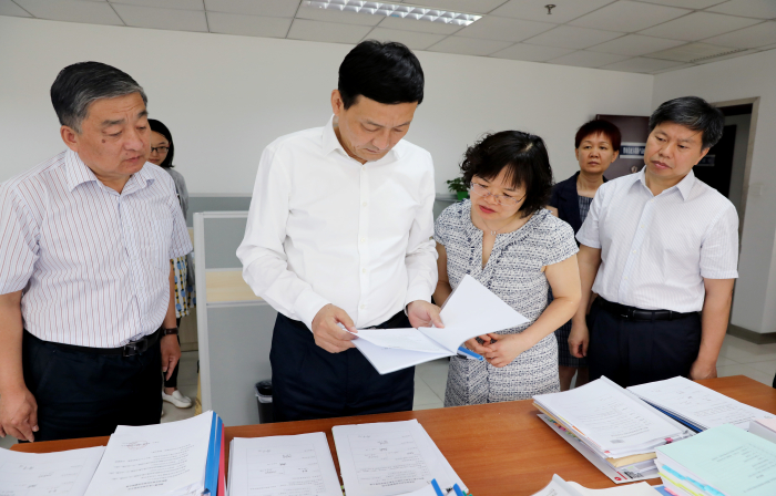 肖亞慶在調(diào)研食品審評中心時強調(diào) 把食品安全“四個最嚴”的要求 切實落實到食品審評實踐中