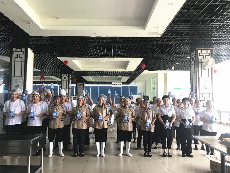 炎炎夏日送清涼，絲絲關(guān)懷暖人心——集團(tuán)工會(huì)開展“夏季送清涼”活動(dòng)