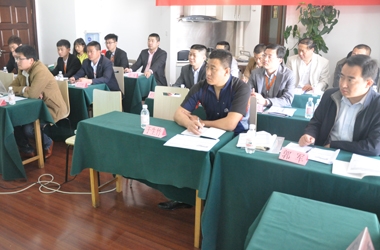 學(xué)員認(rèn)真聽講 學(xué)員認(rèn)真聽講