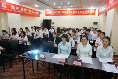 學(xué)員認(rèn)真聽講 學(xué)員認(rèn)真聽講