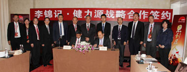 薦董與李錦記中國區(qū)總裁謝天樂先生簽署戰(zhàn)略合作協(xié)議 薦董與李錦記中國區(qū)總裁謝天樂先生簽署戰(zhàn)略合作協(xié)議