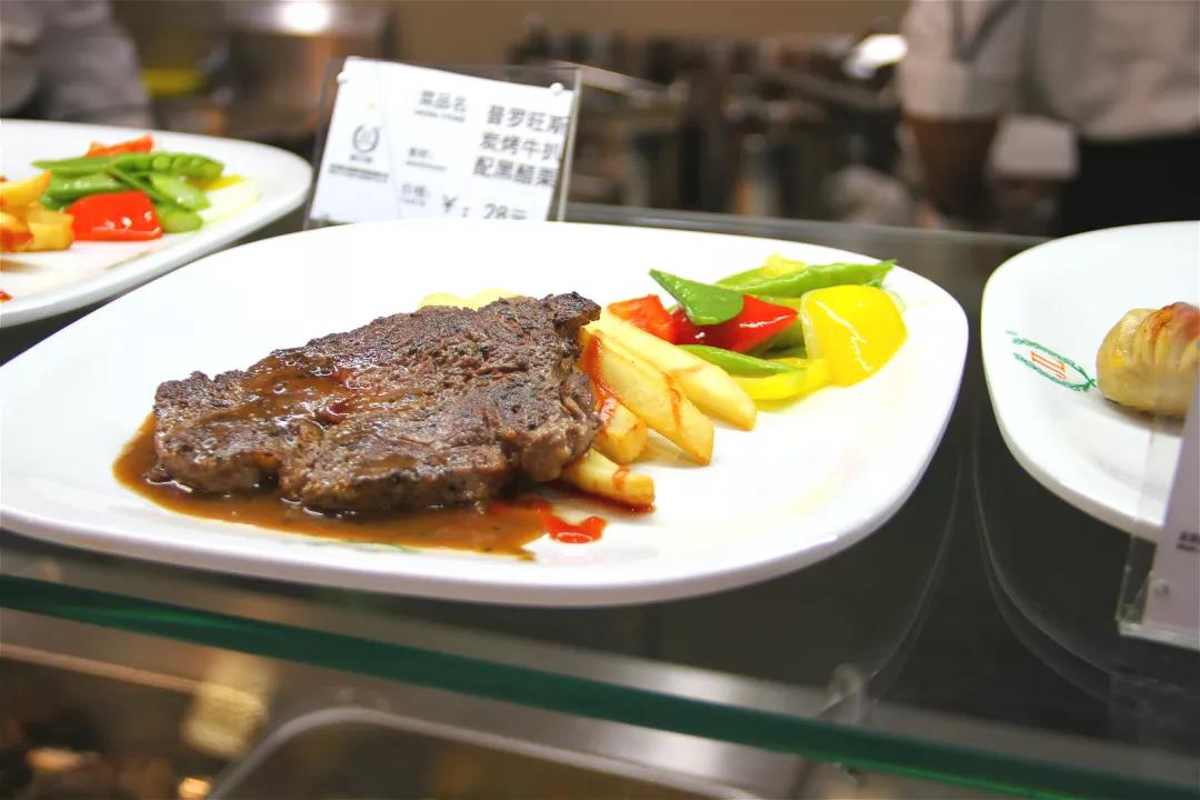 充滿(mǎn)儀式的精致西餐