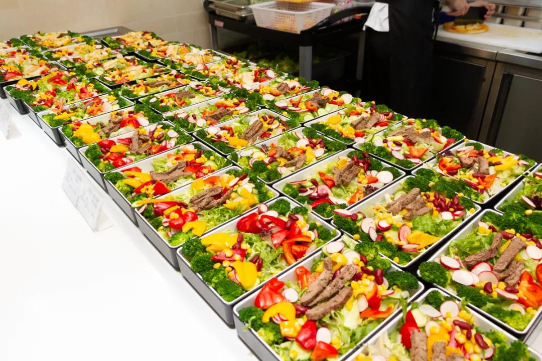 健康營(yíng)養(yǎng)的瘦身沙拉