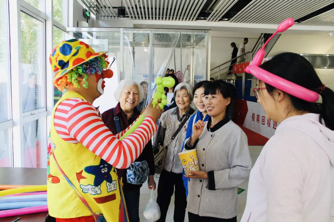 小丑表演 小丑表演