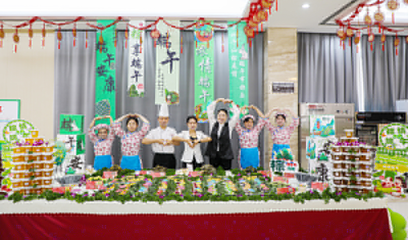 1山西大唐餐廳 迎端午美食節(jié)合影留念.jpg