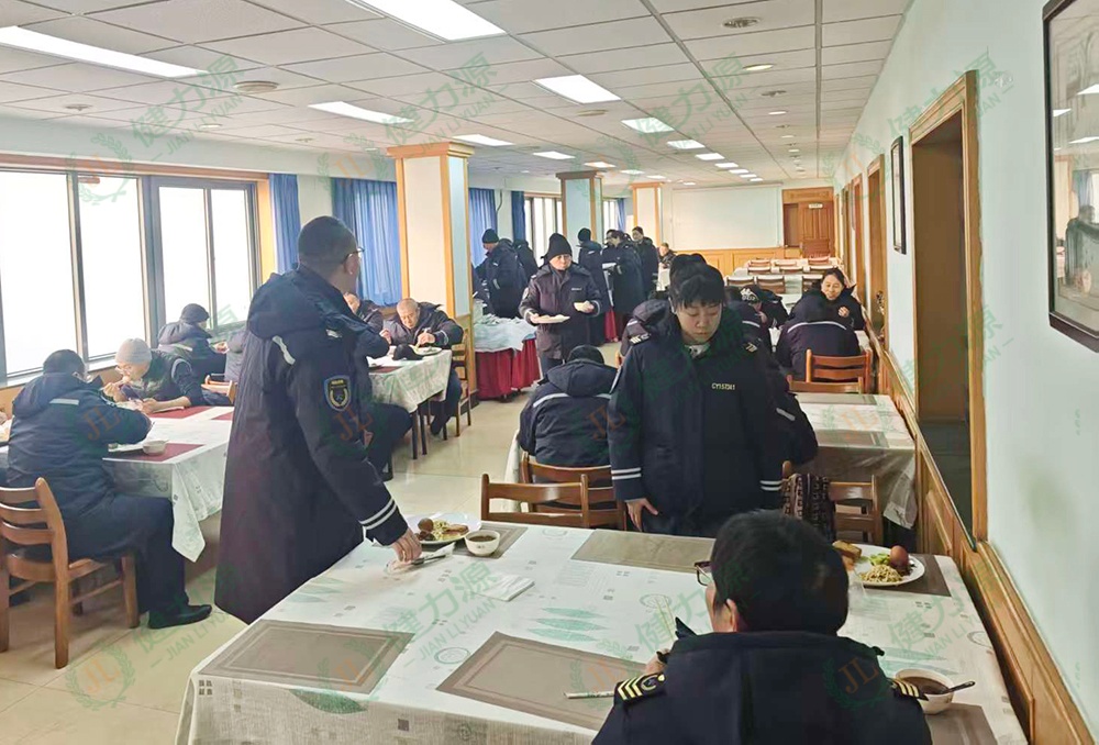 送站結(jié)束后，為客戶方工作人員和公交車司機(jī)提供餐飲服務(wù) (1).jpg