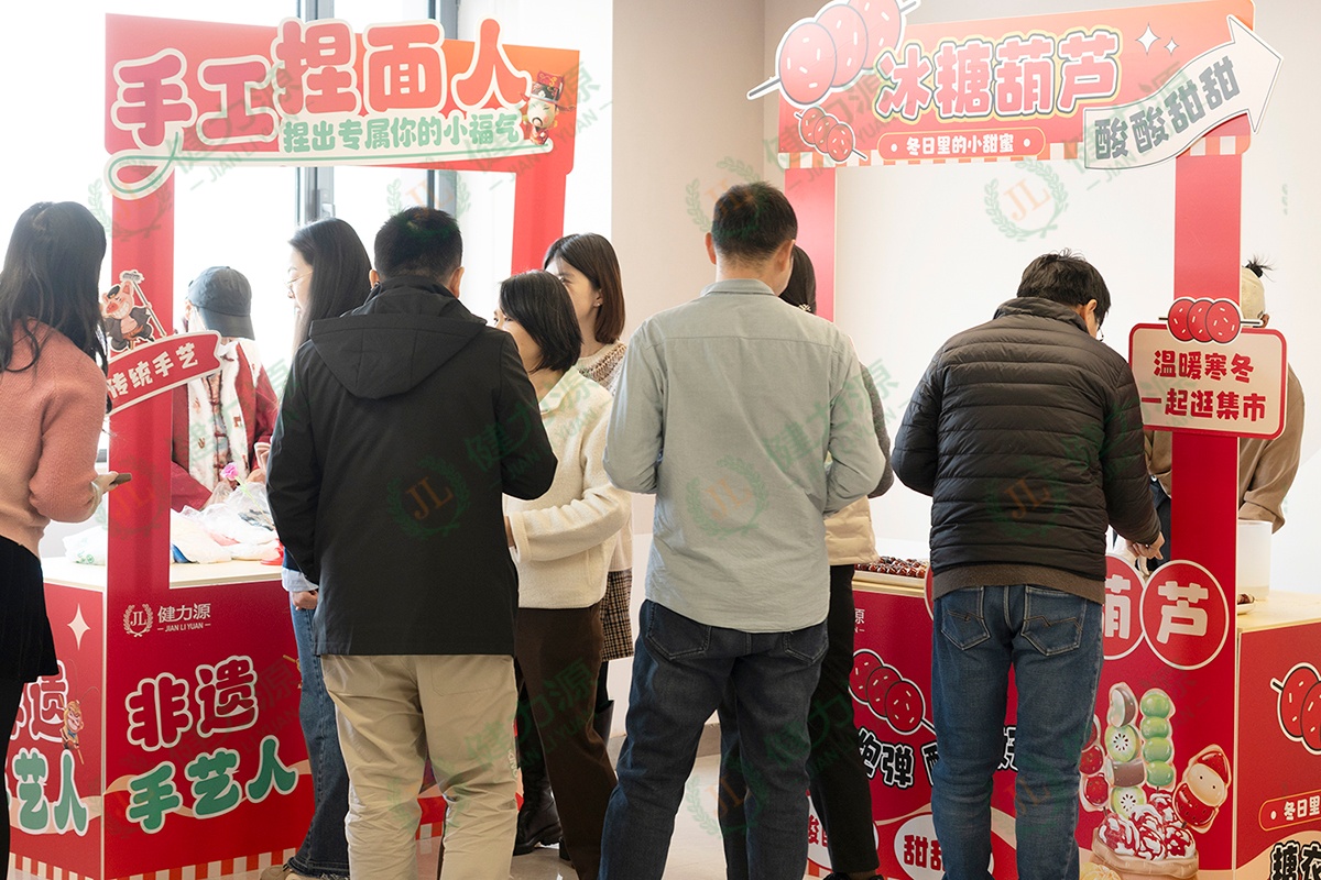 顧客被活動(dòng)花車吸引 (1).jpg