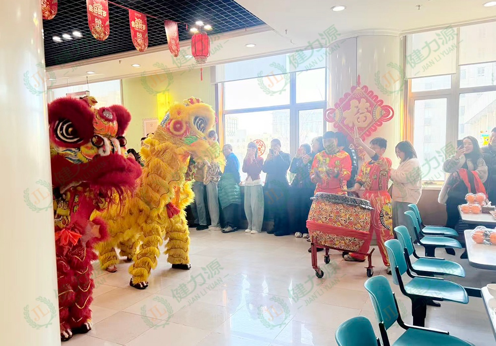 餐廳迎新春美食節(jié)上的舞獅表演 (1).jpg